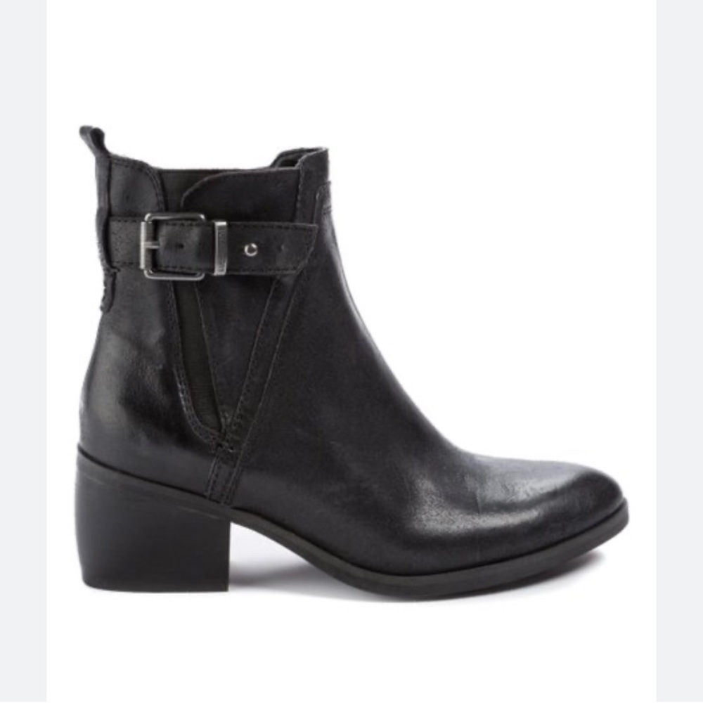 LUCCA Lane black leather boots size 9‎